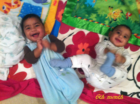 அம்மா! கால் வைச்சுக்க இந்த புது பில்லோ ரொம்ப சாஃப்ட்!