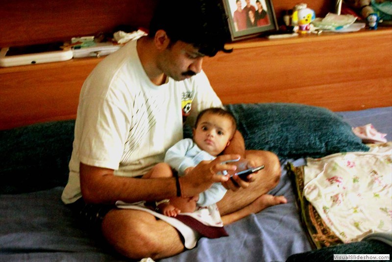 baby sitting-னு அப்பா ரொம்ப busy..