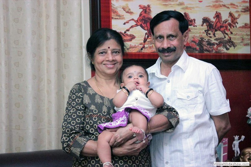 தாத்தா பாட்டியுடன்